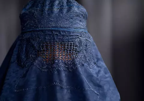 Prima sancțiune pentru încălcarea interdicției burka în Elveția pune în dificultate autoritățile