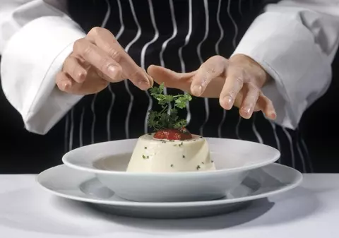 Artă și gastronomie de lux în București: experiențe cu stele Michelin și evenimente exclusiviste, plănuite la un hotel din Capitală