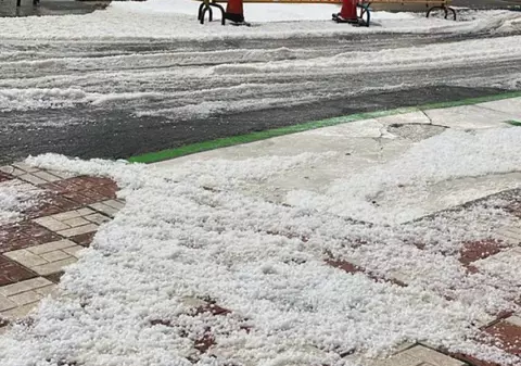 Rupere de nori în Spania. Imagini cu străzi acoperite de grindină, după furtuni violente