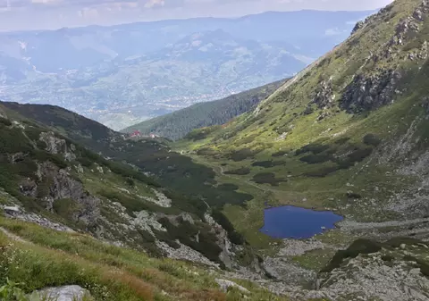 Lacul Iezer din Munţii Rodnei – cum ajungi la el și ce poți face în zonă