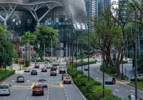 De ce să conduci în Singapore este comparat cu „a purta un Rolex”. Soluția autorităților pentru a limita traficul