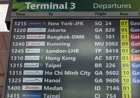 Lista completă a zborurilor anulate de pe aeroportul Heathrow din Londra, în urma unui incendiu puternic. Sute de mii de pasageri au fost afectați: „Ce coșmar”