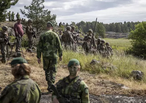 Statele Unite au anunțat aliații NATO că se retrag din planificarea de exerciții militare în Europa