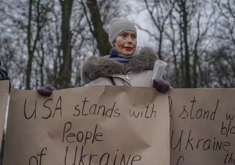 Ucrainenii fac scut în jurul lui Volodimir Zelenski și sunt mândri că l-a înfruntat pe Donald Trump în Biroul Oval: „Washingtonul sprijină Rusia!”