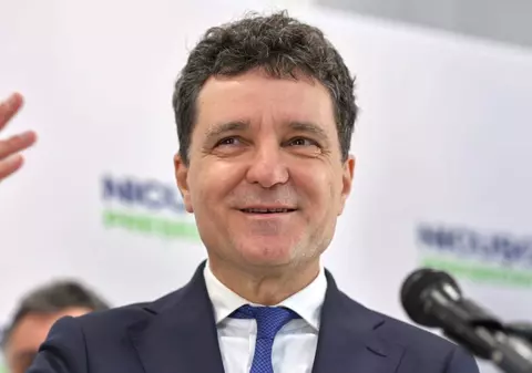 Nicușor Dan, atac la Piedone în sediul de campanie din Hotelul Cișmigiu după raziile ANPC: „Nu poţi să înspăimânţi un întreg sector de restaurante”