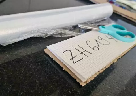 Ce amendă a primit un șofer pensionar care și-a făcut număr de înmatriculare din hârtie și carton, în Elveția