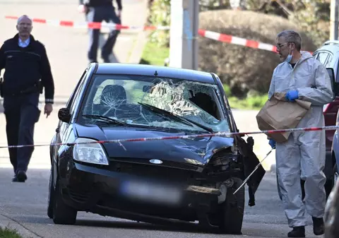 O mașină a intrat în mulțime la Mannheim, în Germania. Două persoane au murit și zece au fost rănite. Suspectul s-a împușcat în gură și este în spital