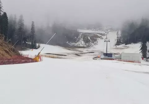 Schi în Poiana Brașov. Lista pârtiilor închise din cauza ploii și a temperaturilor ridicate