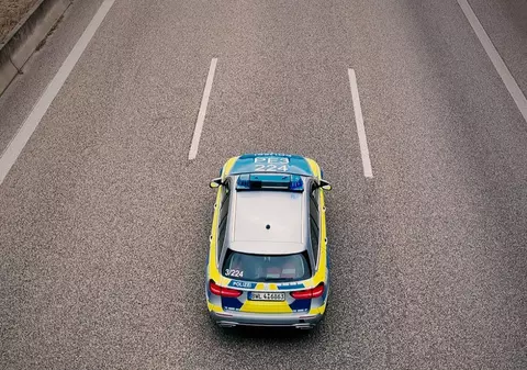 Polițiștii râd de șoferii care merg prea încet pe banda din mijloc a autostrăzii. „Sunteți ca WiFi-ul prost”, postarea devenită virală în Germania