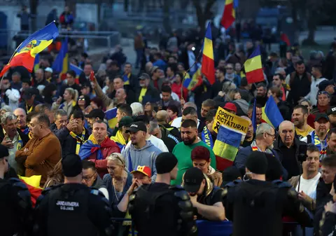 Democrația globală, în regres. România, pe calea autocratizării