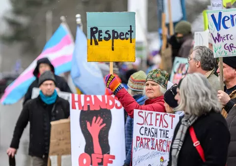 Manifestații pro-Ucraina în mai multe orașe din SUA: „Sprijină un dictator criminal, nu democrația”