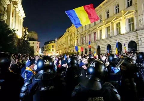 Percheziții în urma violențelor de la BEC, după respingerea candidaturii lui Călin Georgescu. Mai mulți suspecți, reținuți