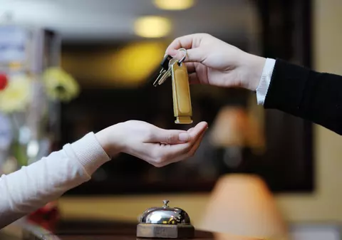 O femeie din Germania a fugit fără să plătească din peste 100 de hoteluri în ultimii 15 ani. Cum a fost prinsă