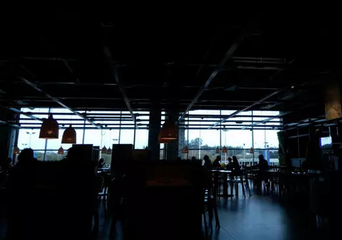 Restaurantele și barurile din Bulgaria închid lumina timp de 9 minute, în fiecare zi, la 9 seara