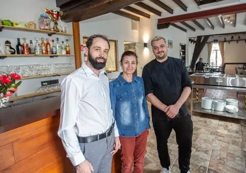 O româncă a cumpărat un han vechi de 200 de ani abandonat și a deschis restaurant, în Belgia: „Cât poți să mănânci!”