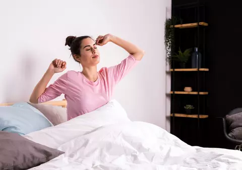 Șase trucuri simple care te pot face să adormi mai ușor: „Procesul de relaxare nu este ceva ce faci cu cinci minute înainte să te bagi în pat”