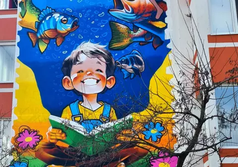 Pictură murală uriașă în Galați, pe un bloc din strada Egalității. Cu ce scop a fost realizată și ce mesaj transmite