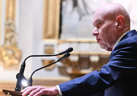 Discursul unui reputat politician francez care a impresionat peste Ocean: „Trump este Nero în timp ce Washingtonul arde”