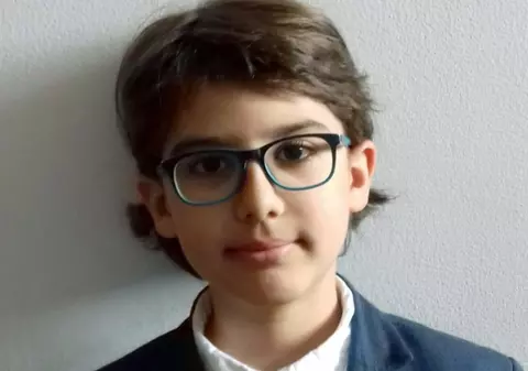 Copilul-minune din Galați care rezolvă probleme la matematică ale colegilor mai mari decât el cu 2 ani