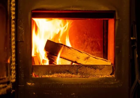 Data la care începe înscrierea în programul „Rabla pentru sobe”. Care este bugetul și cui se adresează programul