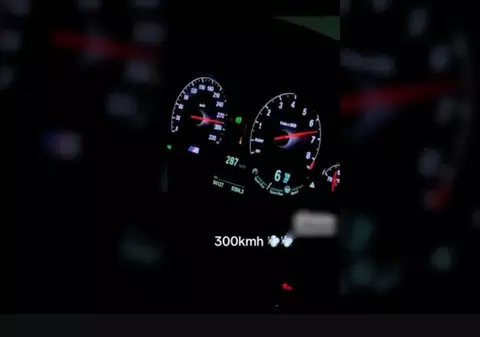 Șoferul care s-a filmat când avea 300 km/h pe autostradă și-a vândut mașina după două zile, ca să nu-l găsească poliția, în Spania