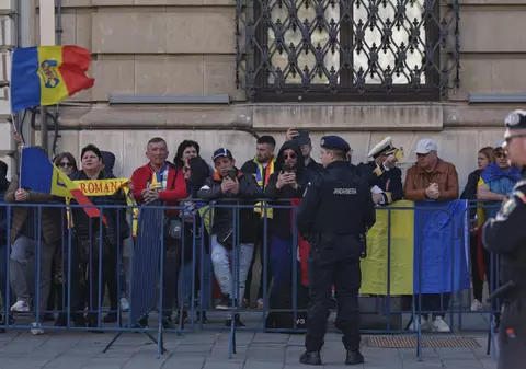 Susținătorii lui Călin Georgescu s-au dus la depunerea candidaturii lui Crin Antonescu la alegerile prezidențiale