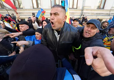 România divizată: Dezvoltarea inegală și criza politică în capitalismul contemporan