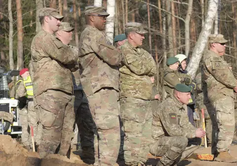 Trei soldați americani dispăruți în Lituania, găsiți morți într-un tanc scufundat într-o mlaștină