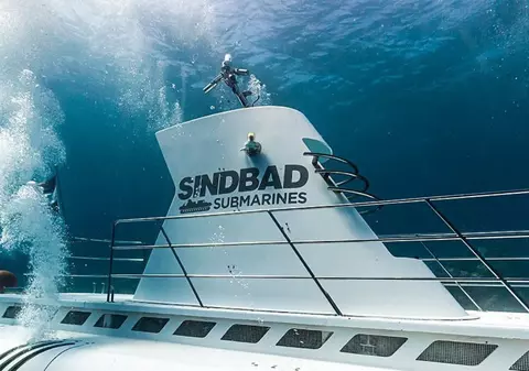 Poveștile supraviețuitorilor de pe submarinul Sindbad, scufundat în Hurghada: „Egipteanul responsabil pentru îmbarcare a țipat să ne oprim”