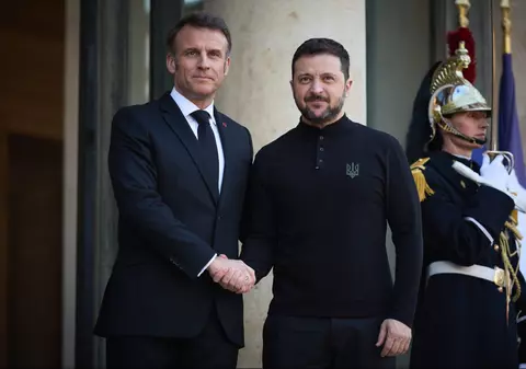 Volodimir Zelenski avertizează că Vladimir Putin pune la cale o ofensivă de primăvară, în timp ce Emmanuel Macron îi cere liderului rus să înceteze focul „fără condiţii prealabile”