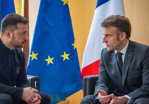 Emmanuel Macron l-a sunat pe Volodimir Zelenski în timpul unui interviu. Reacția președintelui ucrainean