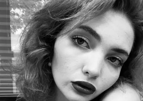 Moartea fulgerătoare a unei studente la Drept, în Cluj, în ciubărul de la o cabană: „Ne-ai frânt inimile!”