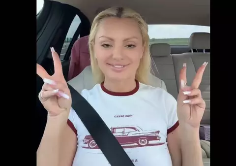 Motivul pentru care fanii au pus-o la zid pe Alexandra Stan. Ce a făcut vedeta pe autostradă: „Nu știam”