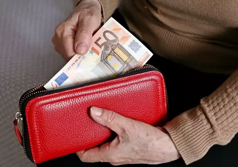 Bancnotele de 50 de euro care vor fi retrase din circulație. Cum le identificați și ce faceți cu ele