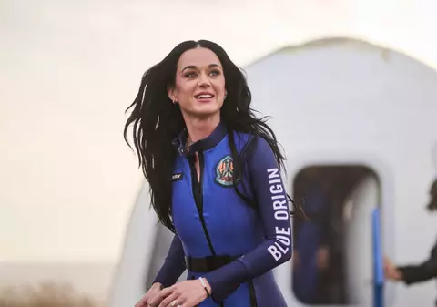 Blue Origin, acuzată de înscenare după un clip cu trapa deschisă din interior, înainte ca Katy Perry să coboare