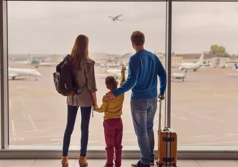 Compania aeriană care introduce reduceri de 50% din România către diferite destinații din Europa. Oferta, valabilă în perioada 4-7 aprilie 2025