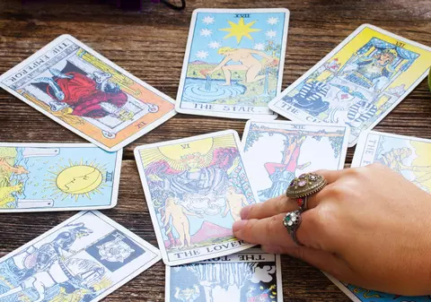 Rușii apelează la tarot pentru a anticipa pacea în Ucraina, într-un act de disperare colectivă