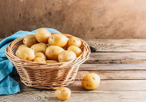 Care este diferenţa dintre cartofii noi şi cei obişnuiţi. Care sunt mai sănătoşi