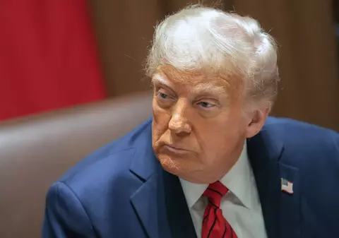 Un artist rus dezvăluie un portret misterios al lui Trump, despre care spune că a fost oferit de Putin