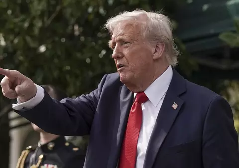 Donald Trump îl acuză pe Zelenski pentru civilii uciși de Rusia în Sumî: „Nu începi războiul cu cineva de 20 ori mai mare ca tine”