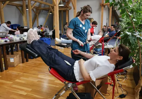 Locuitorii din București au donat sânge la un eveniment de la Primăria Capitalei. Ce beneficii primesc românii care salvează vieți