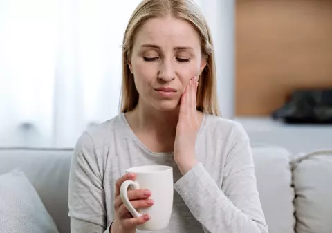 Ce sunt cariile dentare și de la ce apar. Sfaturile specialiștilor pentru a avea dinți sănătoși