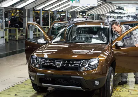 Ce salarii se câștigă în industria auto. Cât încasează un vopsitor versus un inginer