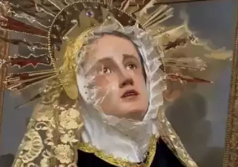 O statuie a Fecioarei Maria a lăcrimat înainte de moartea Papei: „Mama noastră plânge în tăcere”