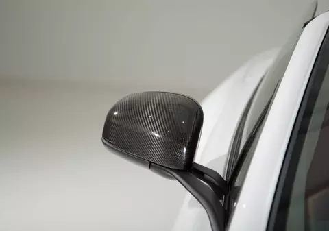 Adevăratul motiv pentru care UE vrea să elimine fibra de carbon din automobile: „o substanță periculoasă”