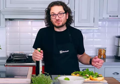 Rețetele lui Florin Dumitrescu de ciorbă de miel și plăcintă de berbecuț. Cum să gătești de Paște ca un bucătar adevărat