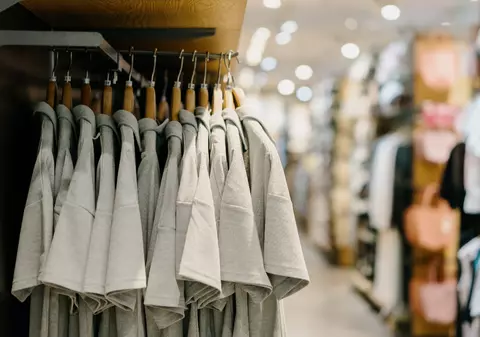 Programul magazinelor și mall-urilor din București de Bobotează și Sfântul Ion, în 2026