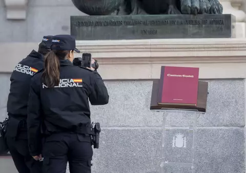 O femeie s-a prefăcut 16 ani că este mută ca să încaseze pensie. Dar s-a dat de gol când un detectiv i-a cerut o adresă