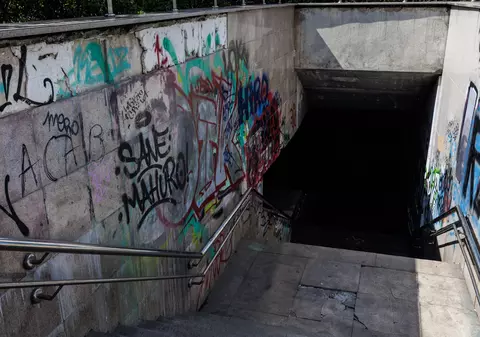 Peisaj de ghetou, la doar 50 de metri de Guvern. Cum arată pasajul reabilitat cu 3 milioane de euro