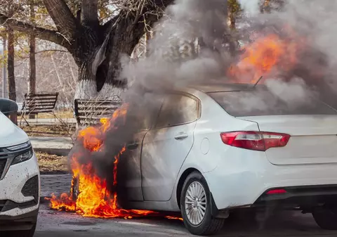 Inginer auto explică riscurile de incendiu la mașini: pericolele ascunse sub capotă, chiar și la modelele noi